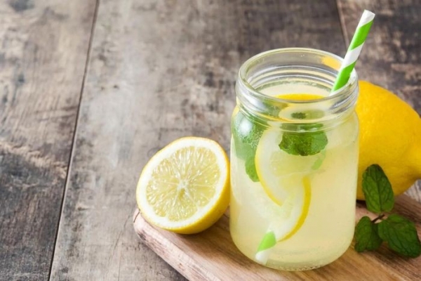 Uống nước chanh tưởng tốt nhưng dễ "phản tác dụng" nếu mắc 5 sai lầm này