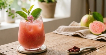 Vitamin C trong nước ép ổi giúp cơ thể hấp thu sắt tốt hơn